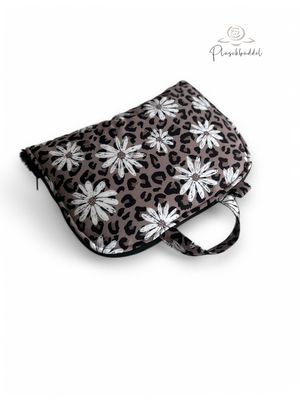 POPOPOFA // Sitzfläche ca. 30x50 cm // Softshell Special Leoblümchen mit Bubbles Black // Sitzkissen zum Zusammenklappen