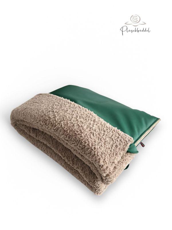 PLÜSCHBÜDDEL OUTDOOR PREMIUM // Größe XL ca. 145x65 cm // Kunstleder Dunkelgrün + Flausch Capuuccino + Reissverschluss Braunbeige // SOFORTKAUF