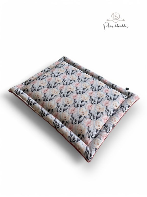 ROLLPOFA PREMIUM // ca. 45 x 58 cm  // Softshell Pastellblaumen auf Hellgrau mit Frottée Alrtrosa // mit 4 cm Volumenvlies inkl. Tragegurt aus Gurtband in Rosa oder Grau nach Verfügbarkeit