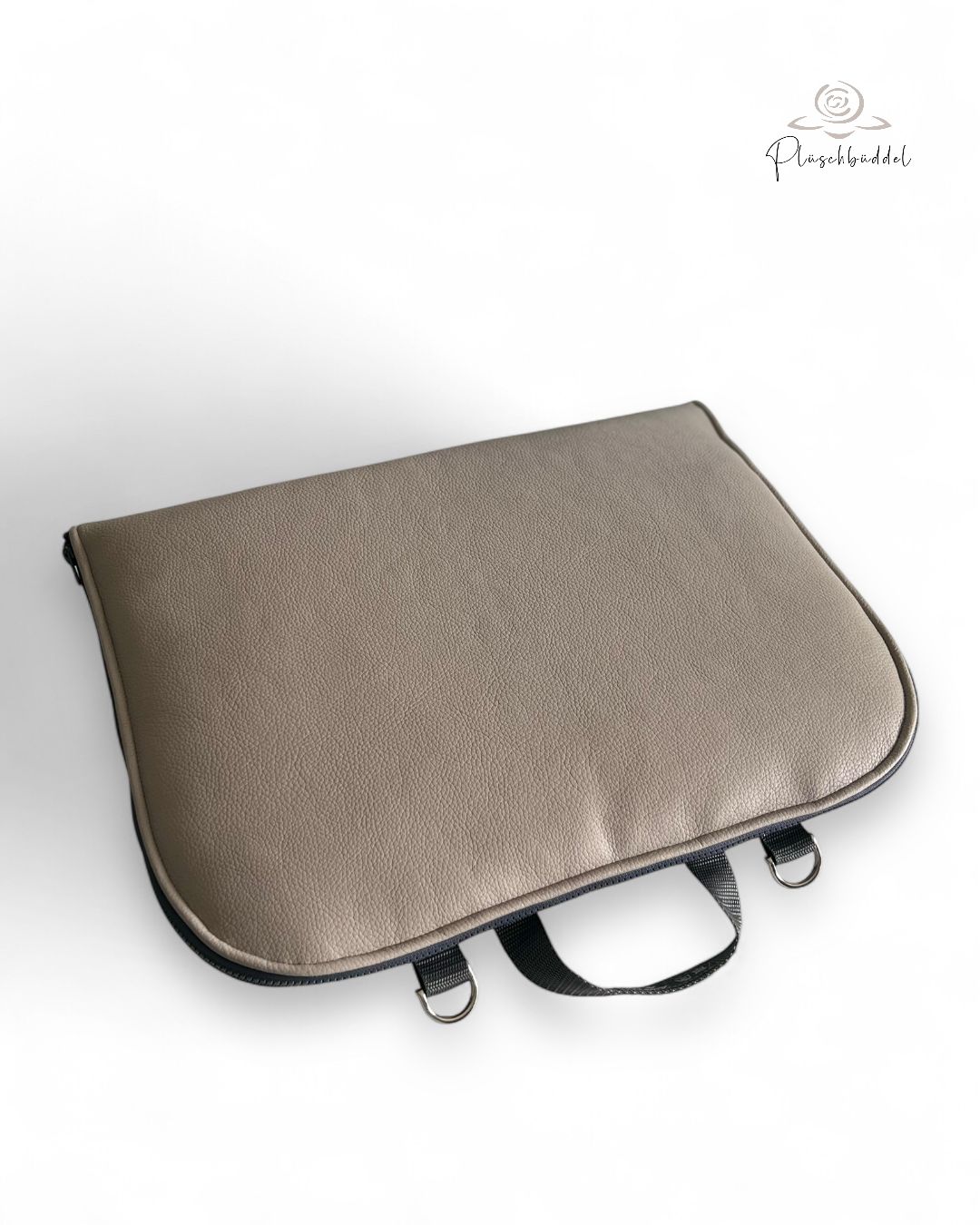 DOGGO in Grösse M // Kunstleder Büffel Beige + Welle Graphit + Reissverschluss Dunkelgrau // Hundematte TO GO // mit D-Ringen und Handschlaufe // ohne Tragegurt DOGGO in Grösse M // Kunstleder Büffel Beige + Welle Graphit + Reissverschluss Dunkelgrau // Hundematte TO GO // mit D-Ringen und Handschlaufe // ohne Tragegurt