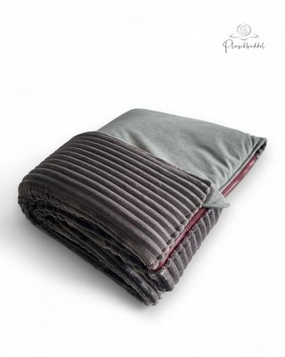 PLÜSCHBÜDDEL CLASSIC OUTDOOR // Größe 95x70 cm // Softshell Graumelange + Streifenplüsch Graphit + Reißverschluss Bordeaux // SOFORTKAUF