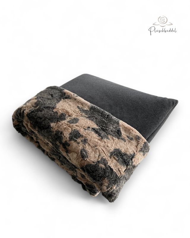 PLÜSCHBÜDDEL PREMIUM // GRÖSSE L ca. 120x70 cm // Baumwollfleece Graumelange mit Kunstfell Babykalb // SOFORTKAUF