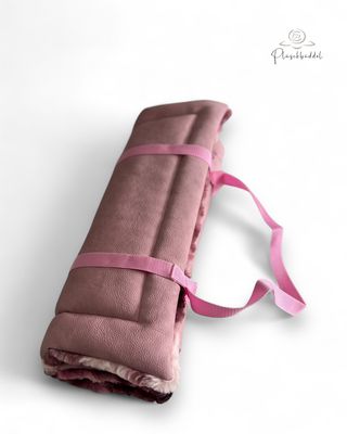 ROLLPOFA LUXUS // ca. 57 x 63 cm // Kunstleder Büffel Rosé mit Kunstfell Seal Cosmic Pflaume // mit 4 cm Volumenvlies inkl. separatem Tragegurt ROLLPOFA LUXUS // ca. 57 x 63 cm // Kunstleder Büffel Rosé mit Kunstfell Seal Cosmic Pflaume // mit 4 cm Volumenvlies inkl. separatem Tragegurt