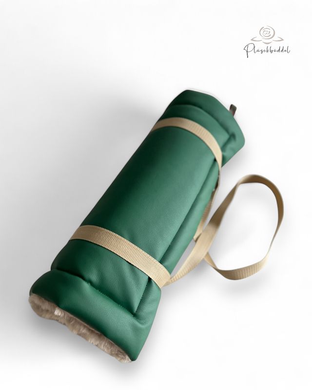 ROLLPOFA PREMIUM  // ca. 45 x 65 cm  // Kunstleder Uni Grün mit Rippen Marmorsand // mit 4 cm Volumenvlies inkl. separatem Tragegurt