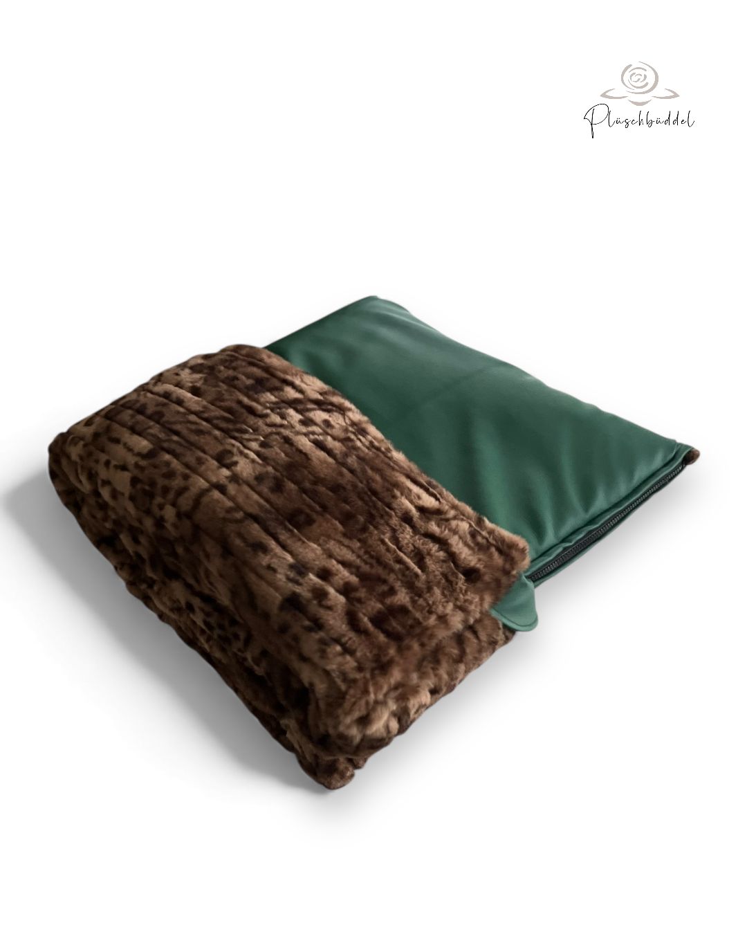 PLÜSCHBÜDDEL LUXUS OUTDOOR // Größe 95x70 cm // Kunstleder Dunkelgrün mit Bengalischer Tiger Pecan + Reißverschluss Schwarz // SOFORTKAUF PLÜSCHBÜDDEL LUXUS OUTDOOR // Größe 95x70 cm // Kunstleder Dunkelgrün mit Bengalischer Tiger Pecan + Reißverschluss Schwarz // SOFORTKAUF