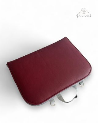 DOGGO in Grösse M // Kunstleder Büffel Bordeauxrot + Streifenplüsch Hellgrau + Reissverschluss Hellgrau // Hundematte TO GO // mit D-Ringen und Handschlaufe // ohne Tragegurt DOGGO in Grösse M // Kunstleder Büffel Bordeauxrot + Streifenplüsch Hellgrau + Reissverschluss Hellgrau // Hundematte TO GO // mit D-Ringen und Handschlaufe // ohne Tragegurt