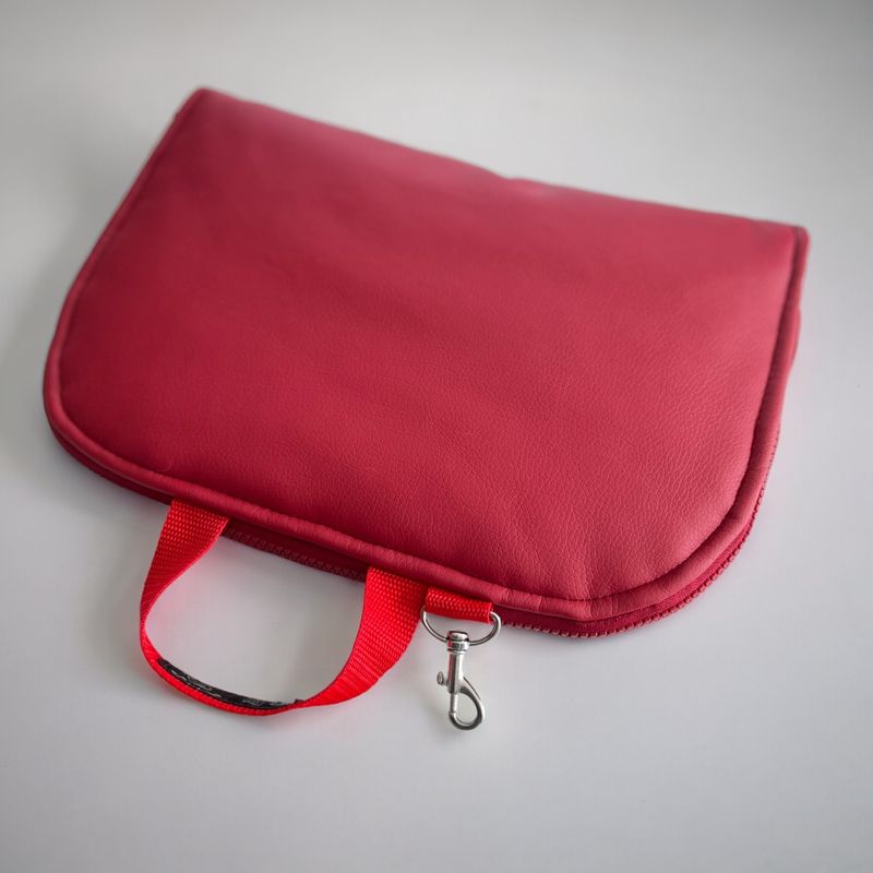 POPOPOFA // Sitzfläche ca. 30x50 cm // Kunstleder Rubinrot mit Streifenplüsch Rot // Sitzkissen to go