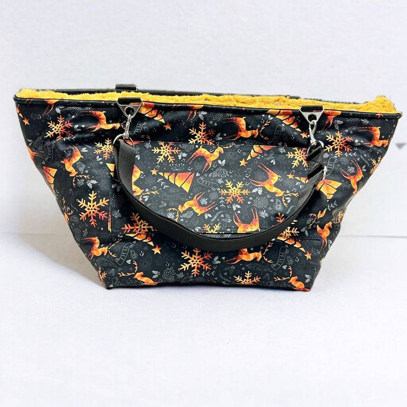 BÜDDELBAG SOFORTKAUF PREMIUM // Grösse  Quadrat // Softshell Xmas-Hirsch Orange mit Wechsel-Inlet Gold mit Tragegurt in Schwarz  //  TYP A