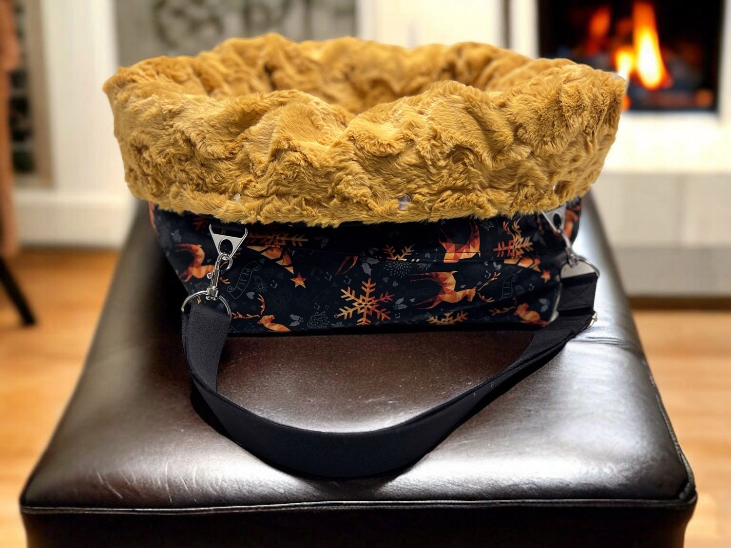 BÜDDELBAG SOFORTKAUF PREMIUM // Grösse  Quadrat // Softshell Xmas-Hirsch Orange mit Wechsel-Inlet Gold mit Tragegurt in Schwarz  //  TYP A