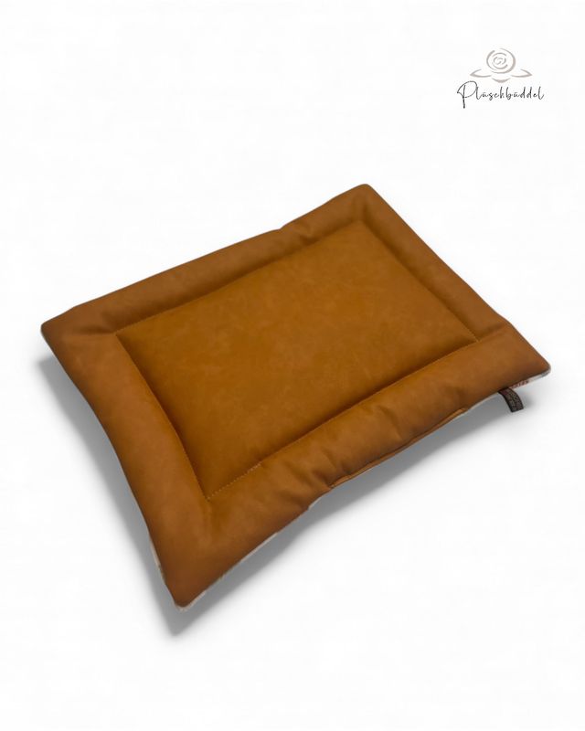 SITZKISSEN KLEINE MATTE // ca. 37x49 cm // Kunstleder Cognac Vintage mit urigem Karo Rost-Ecru