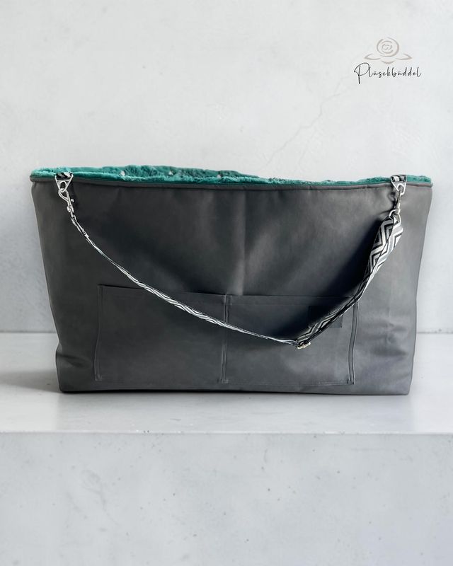 BÜDDELBAG SOFORTKAUF PREMIUM //  Grösse L // Kunstleder Dunkelgrau Vintage mit Wechsel-Inlet Kunstfell Wiese mit Tragegurt Schwarz Ethno // Typ B