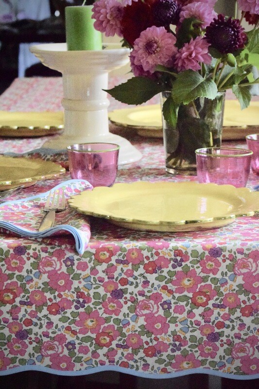 Liberty of London Scalloped Tablecloth and Napkins Set