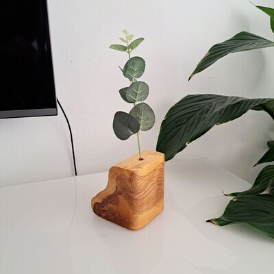 Small wooden vase for faux flower