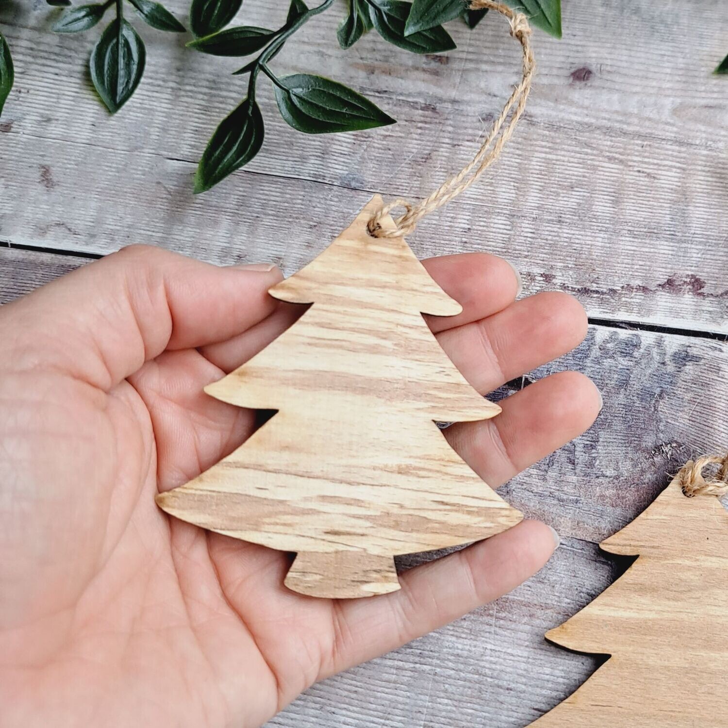 Wooden tree shaped Christmas decoration (single)