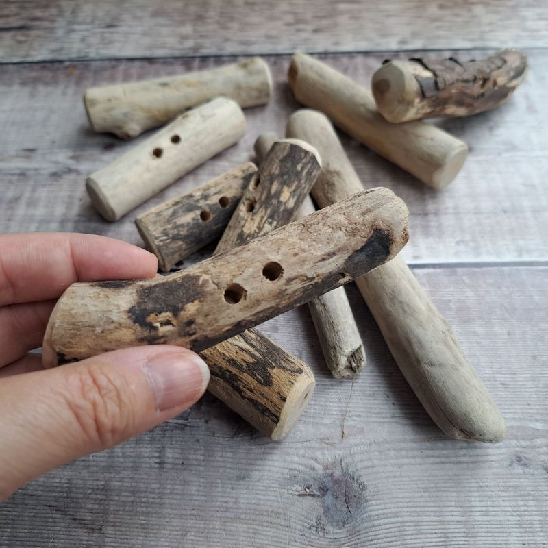 Set of 10 large driftwood buttons