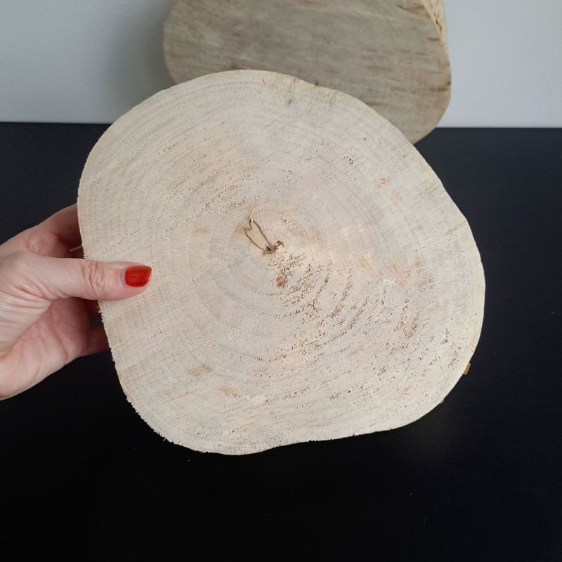 Natural edge chunky wood slice