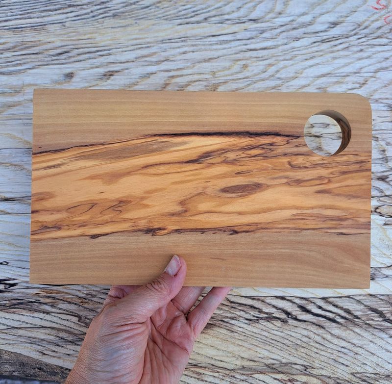Olive wood chopping board No.1