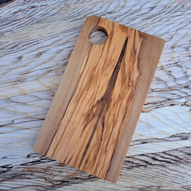 Olive wood chopping board No.2