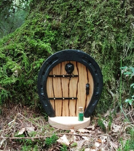 Horseshoe fairy door