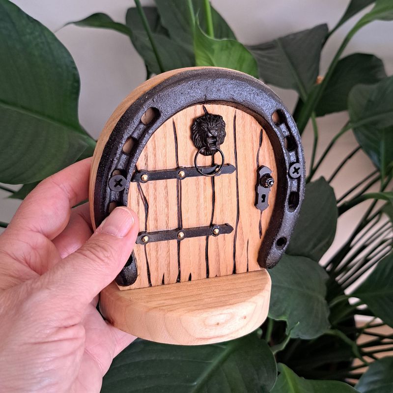 Horseshoe fairy door