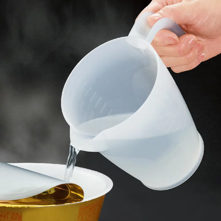 Microwave-safe Measuring Cup with Boiling Capability, 1000 C (Made in Japan)