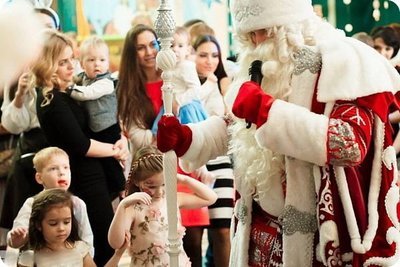 Дед Мороз и Снегурочка с поздравлением на Новый Год (event- агентство Hot-Surprise.ru)