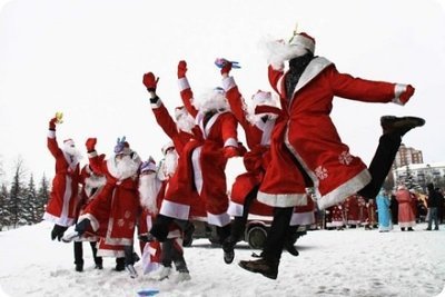 Новогодний флешмоб из Дедов Морозов (и не только)