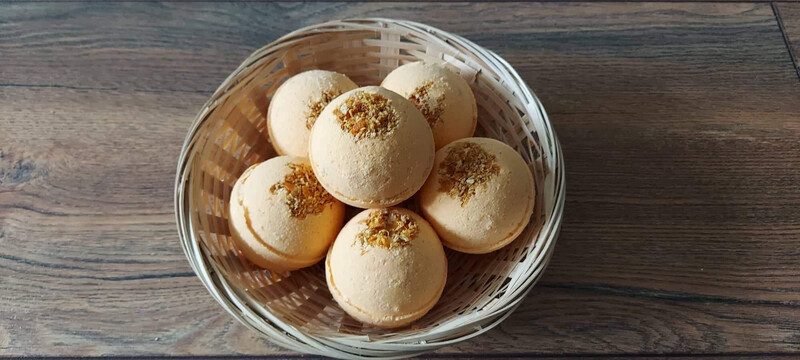 Sweet Orange Bath Bomb With Real Dried Zest (1)