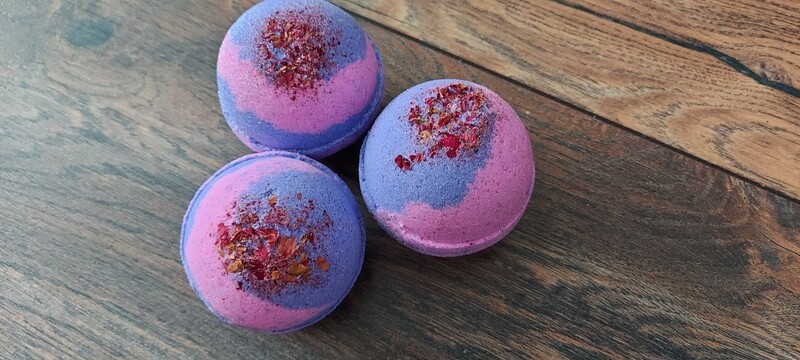 Romantic Rose Bath Bomb (1)
