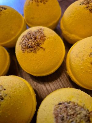 Luscious Lemon Bath Bomb (1)