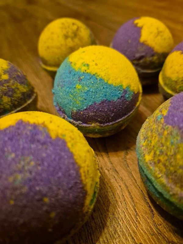 “Gorgeous Galaxy” Bath Bomb (1)
