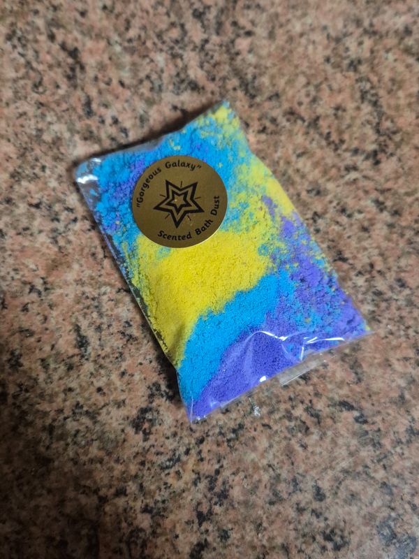 “Gorgeous Galaxy” Coloured Bath Dust - Candy Floss Scented (1 Bag)