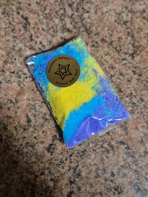 “Gorgeous Galaxy” Coloured Bath Dust - Candy Floss Scented (1 Bag)