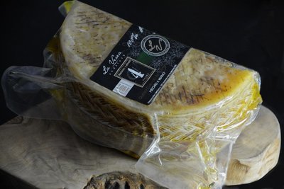 ORO ANDALUZ Queso Artesanal CURADO (4 meses de curación y 0.5 Kg Aprox.). Aceite o Pimentón. Sabor suave, nuestro queso más vendido. ORO ANDALUZ Queso Artesanal CURADO (4 meses de curación y 0.5 Kg Aprox.). Aceite o Pimentón. Sabor suave, nuestro queso más vendido.
