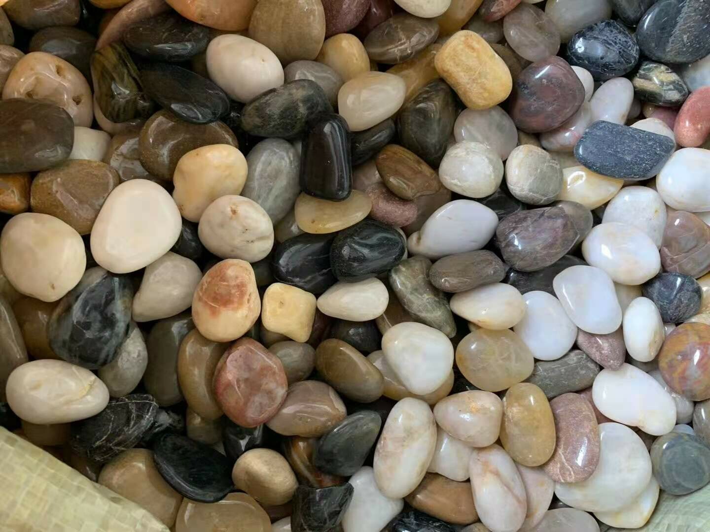 Colorful cobblestone - glossy /shiny treated surface
