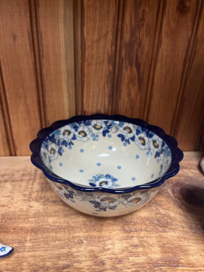 Snow Poppy Bowl Scalloped Edge 7"