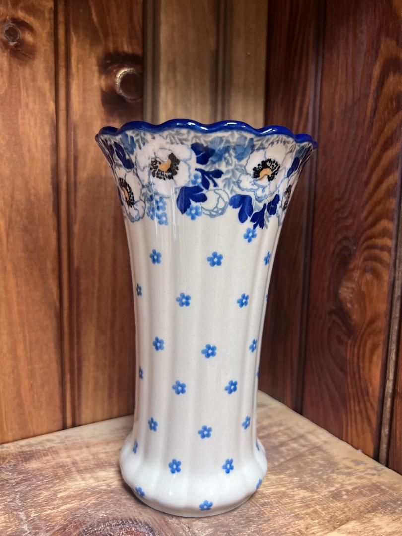 Snow Poppy Vase Fluted 6.75"