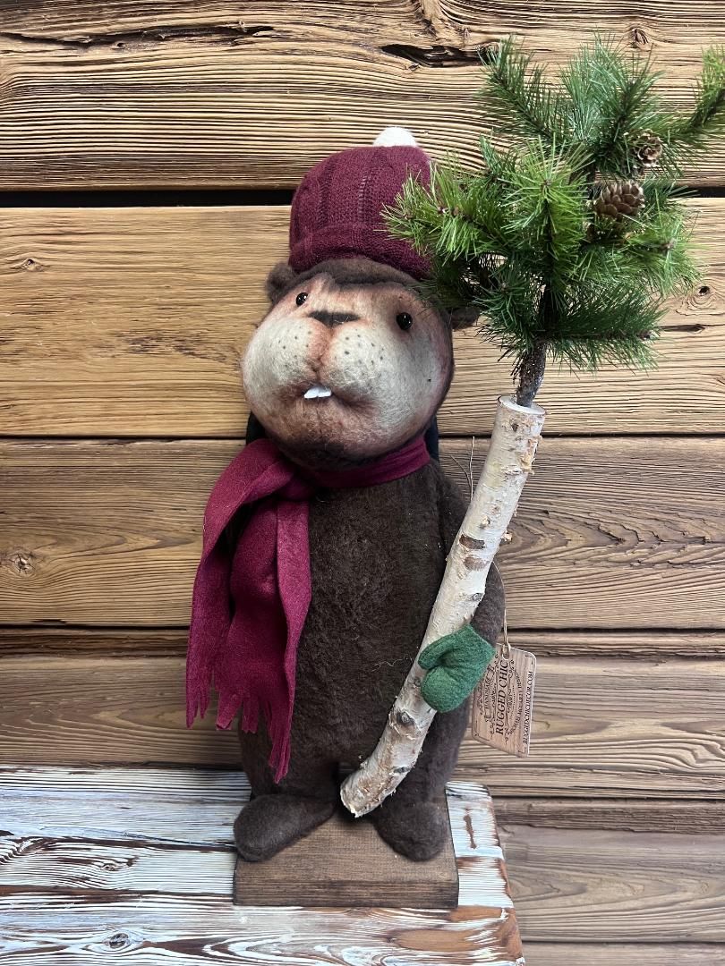 Beaver with Maroon Cap RC