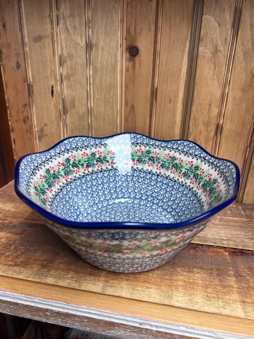 Holly Berry Bowl Wavy Edge Medium 10"