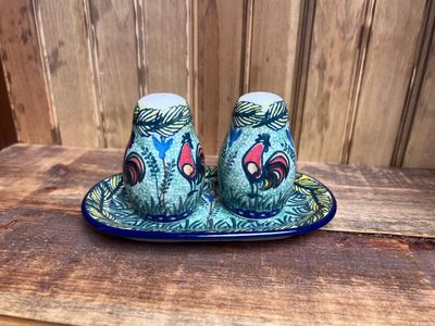 U3 Salt & Pepper Shaker w/Tray