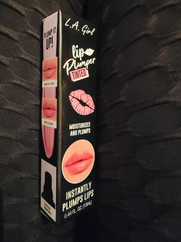 Lip plumper tinted