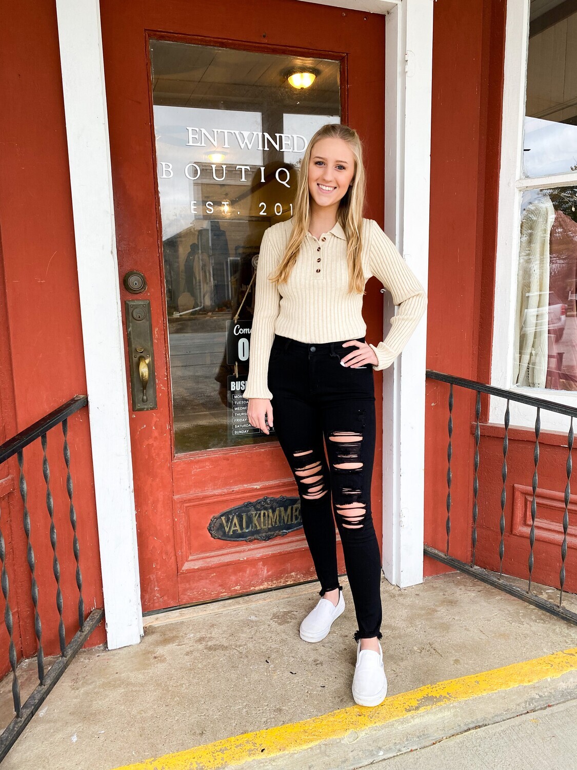 High Rise Fray Ankle Jeans