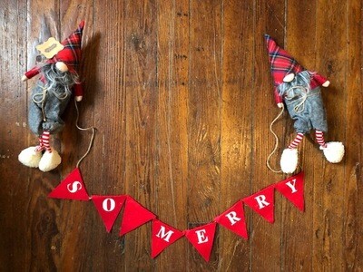 So Merry Banner Gnome Mantle Decor
