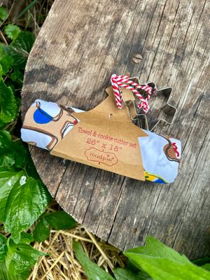 Towel & Cookie Cutter Set (26" x 18")