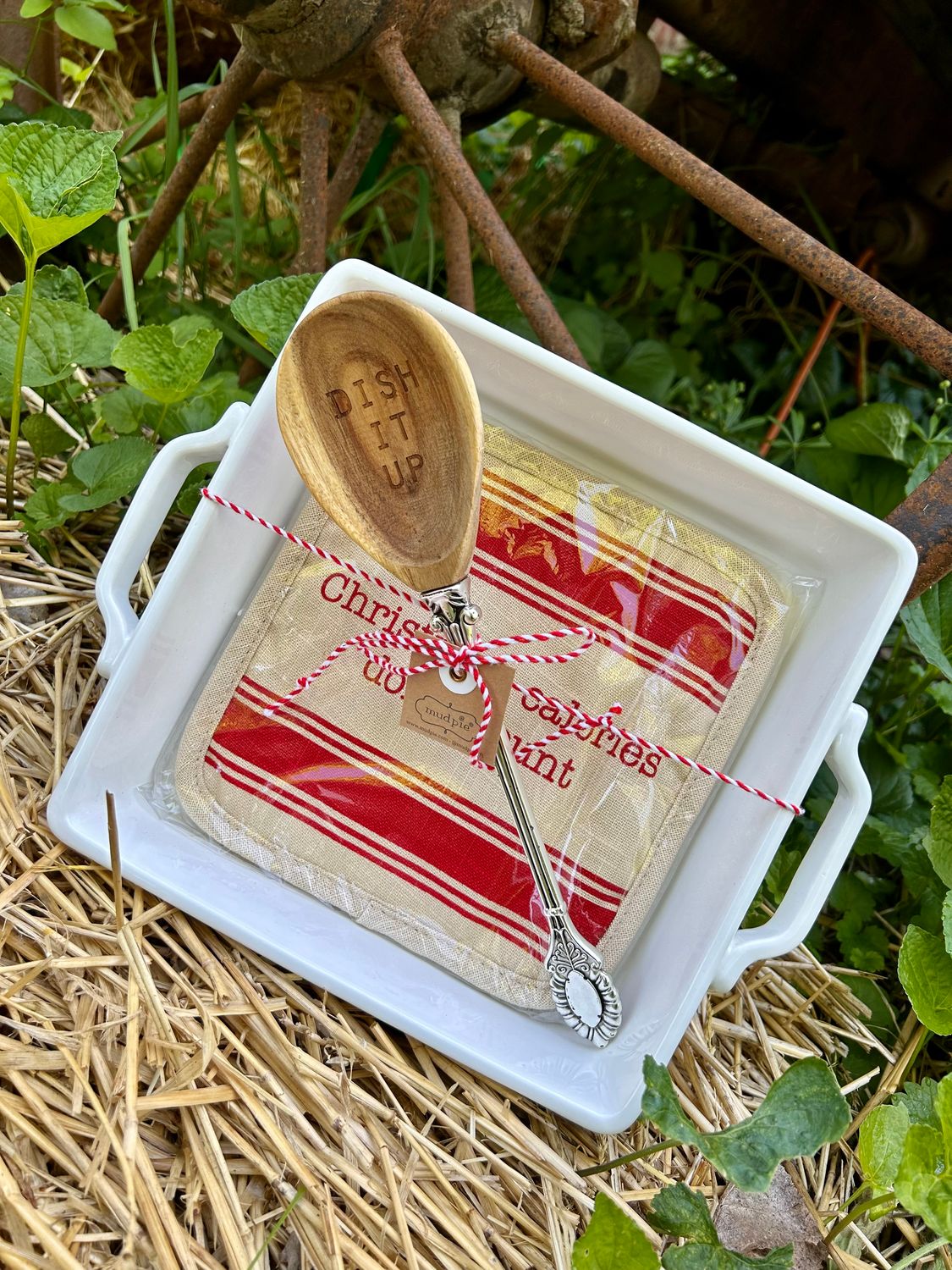 Holiday Baker and Trivet Set