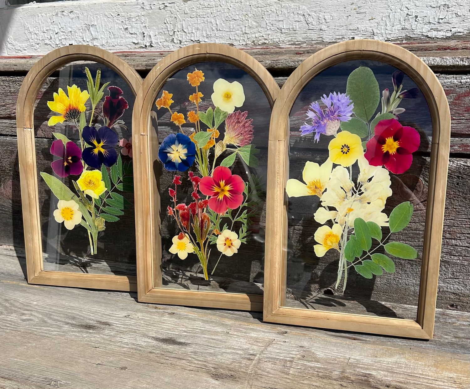 Wildflower Arched Frame Decor
