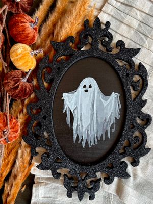 Spooky Ghost Wall Decor