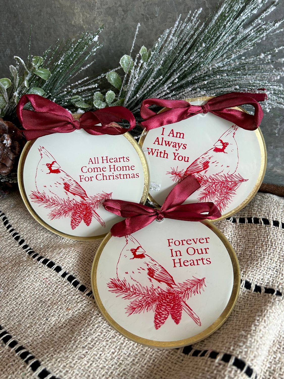 Flat Circle Cardinal Ornament