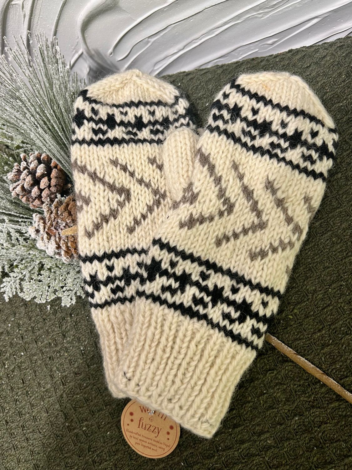 Knit Scandi Mittens