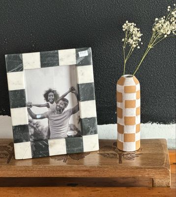 5x7 Checkered Marble Frame